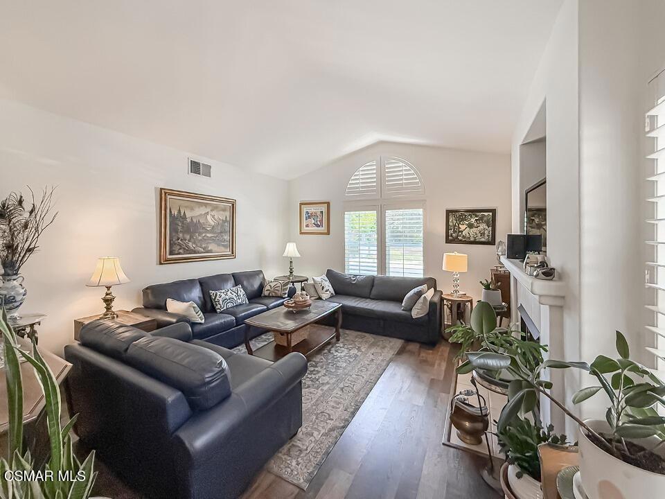 2037 Freesia Avenue Simi Valley, CA 93063 - Photo 11 of 36