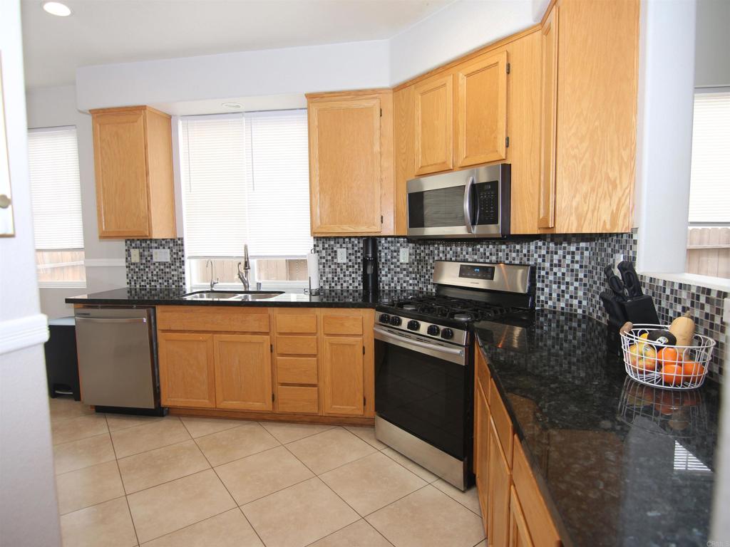 445 Poets Square Fallbrook, CA 92028 - Photo 14 of 24