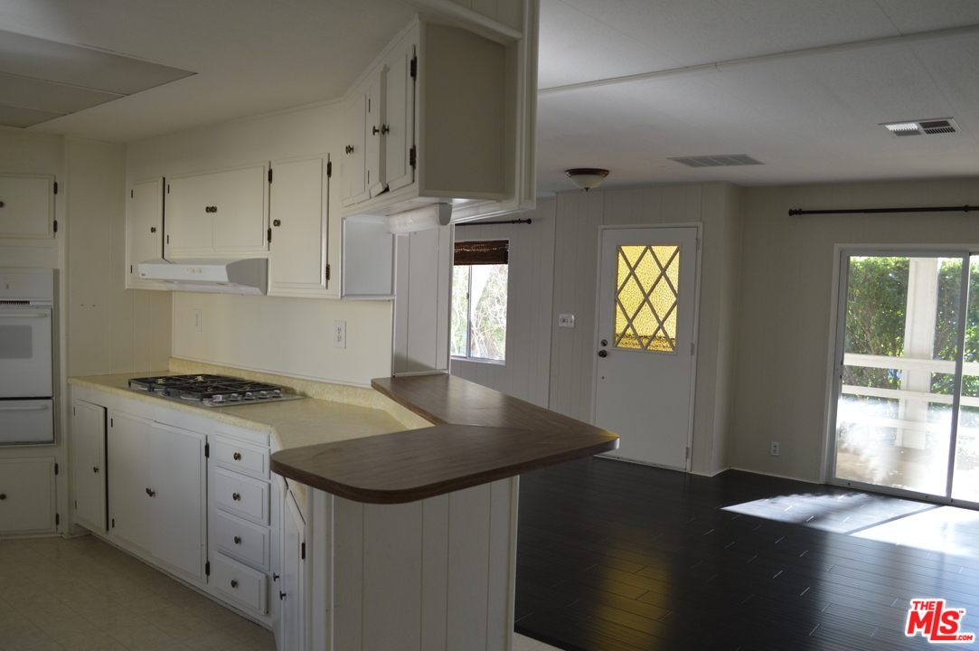29500 Heathercliff Road, Unit 81 Malibu, CA 90265 - Photo 4 of 15