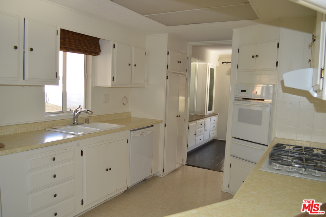 29500 Heathercliff Road, Unit 81 Malibu, CA 90265 - Photo 7 of 15