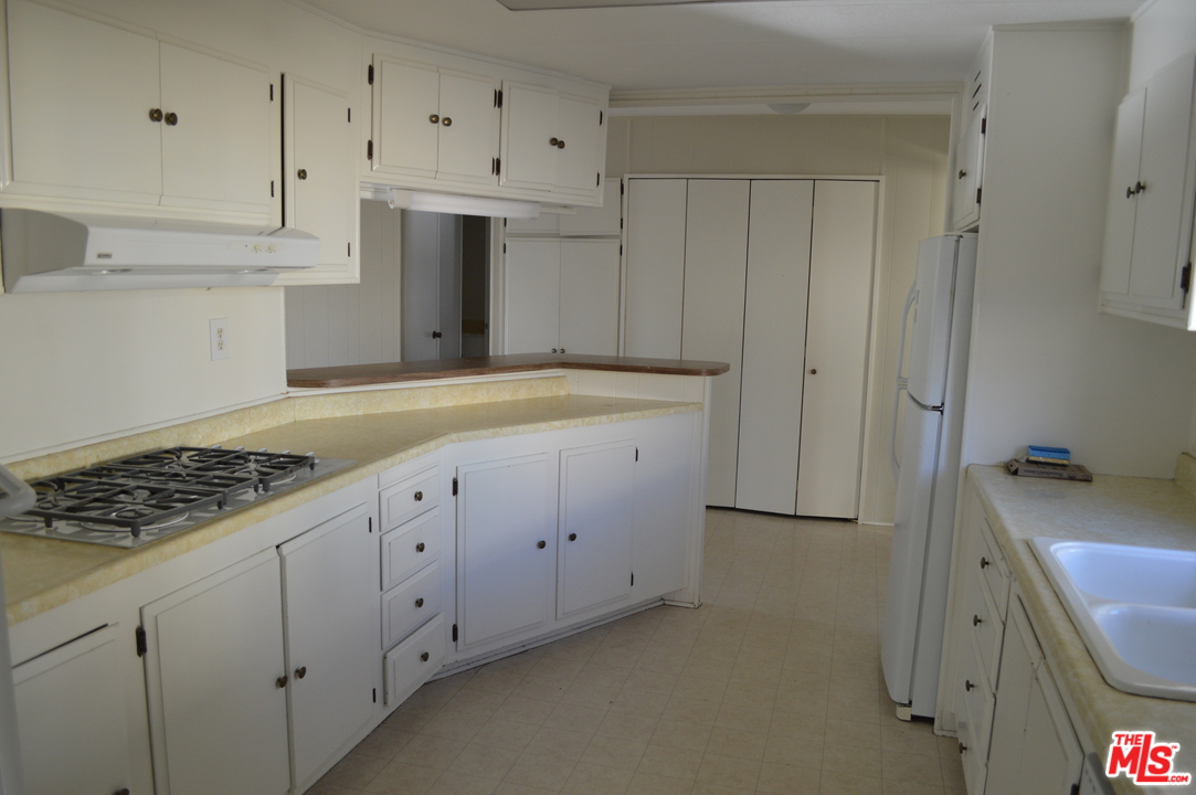 29500 Heathercliff Road, Unit 81 Malibu, CA 90265 - Photo 8 of 15