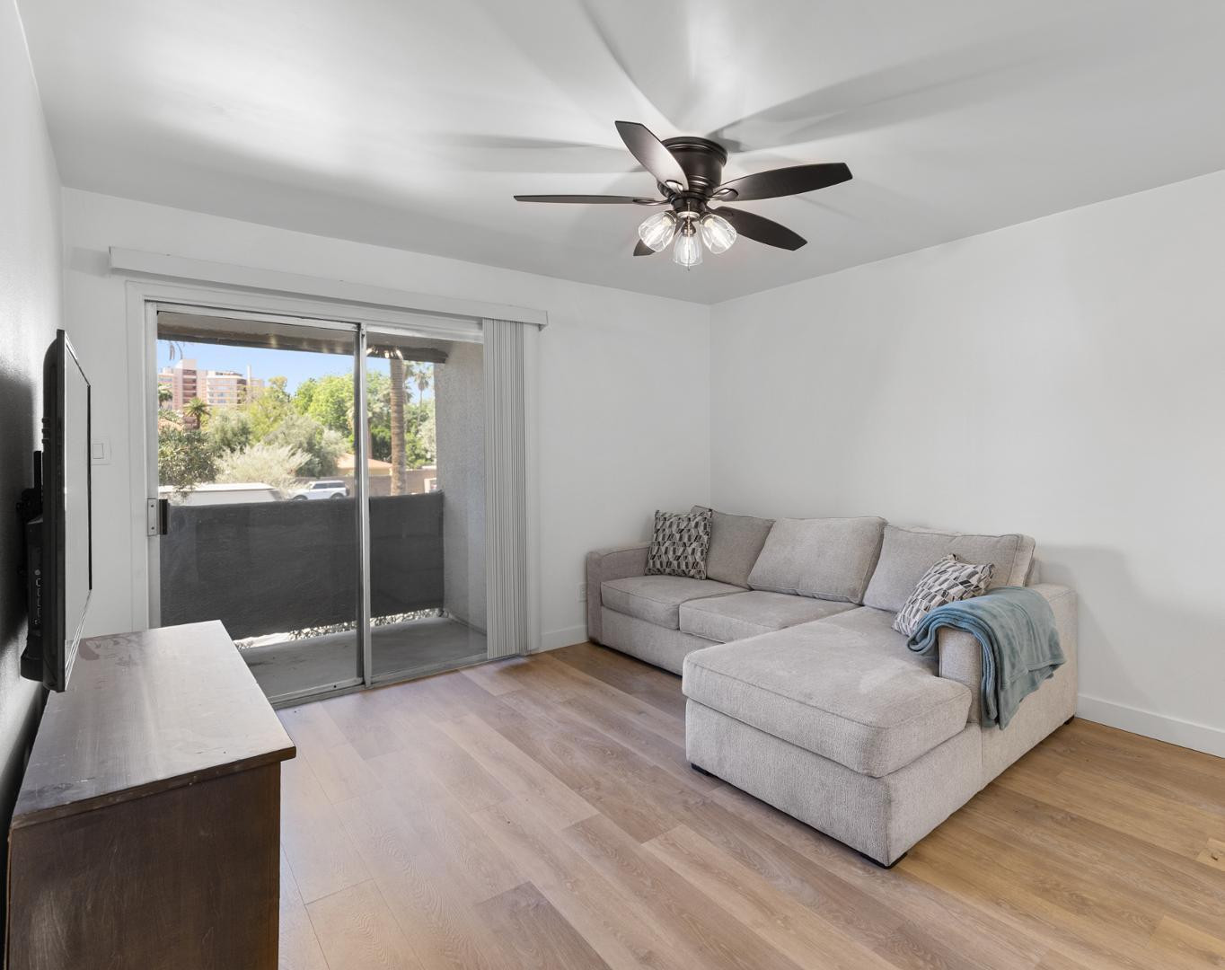 302 East Monte Vista Road, Unit A17 Phoenix, AZ 85004 - Photo 6 of 25 Photo #6