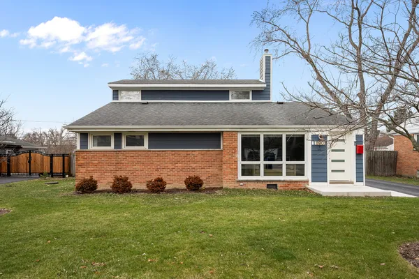$699,000 | 890 Meadow Road, Northbrook, IL 60062