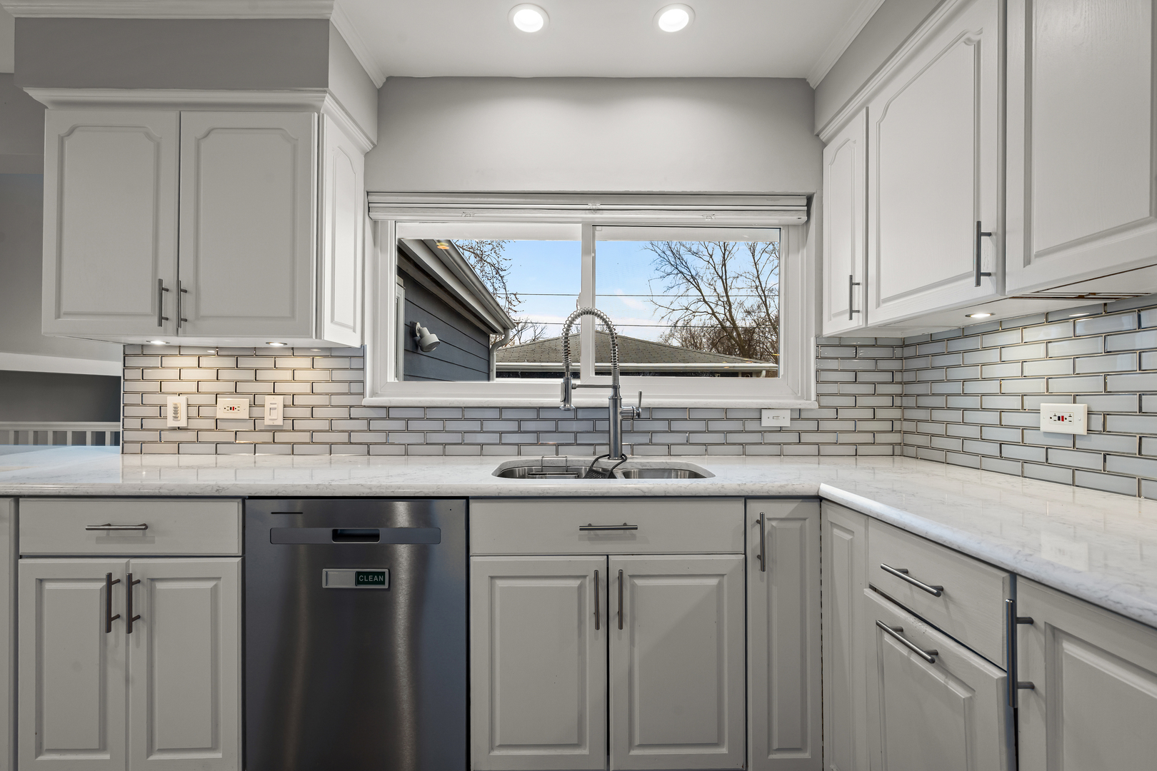 890 Meadow Road Northbrook, IL 60062 - Photo 8 of 32