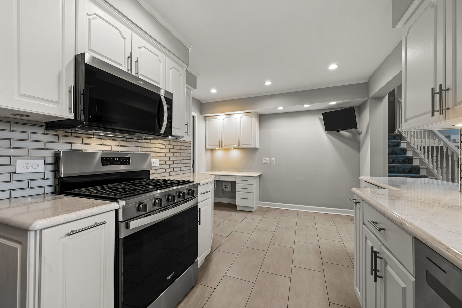 890 Meadow Road Northbrook, IL 60062 - Photo 9 of 32