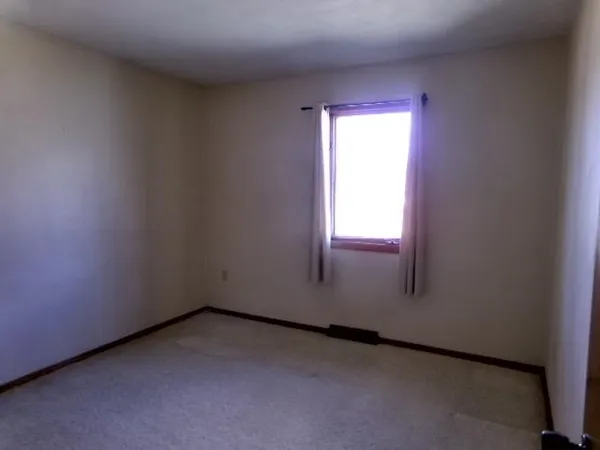 $213,900 | 2115 Cimarron Drive, Freeport, IL 61032