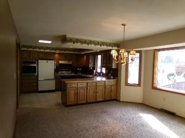 $213,900 | 2115 Cimarron Drive, Freeport, IL 61032