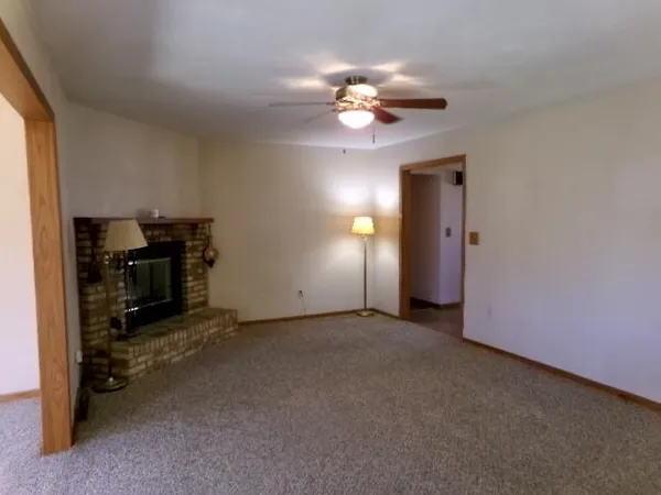 $213,900 | 2115 Cimarron Drive, Freeport, IL 61032