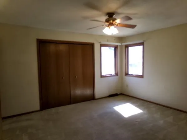 $213,900 | 2115 Cimarron Drive, Freeport, IL 61032
