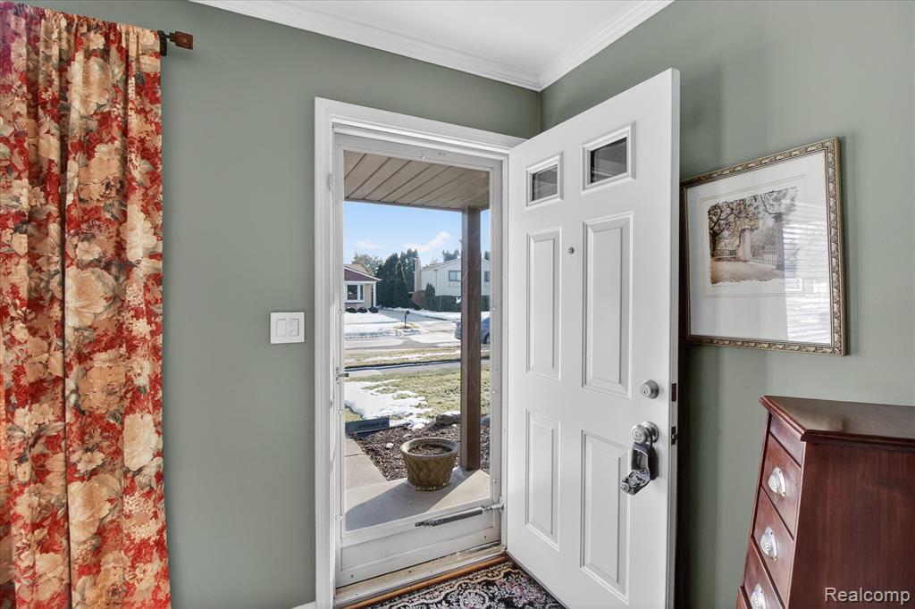 15715 Exeter Court Fraser, MI 48026 - Photo 5 of 32
