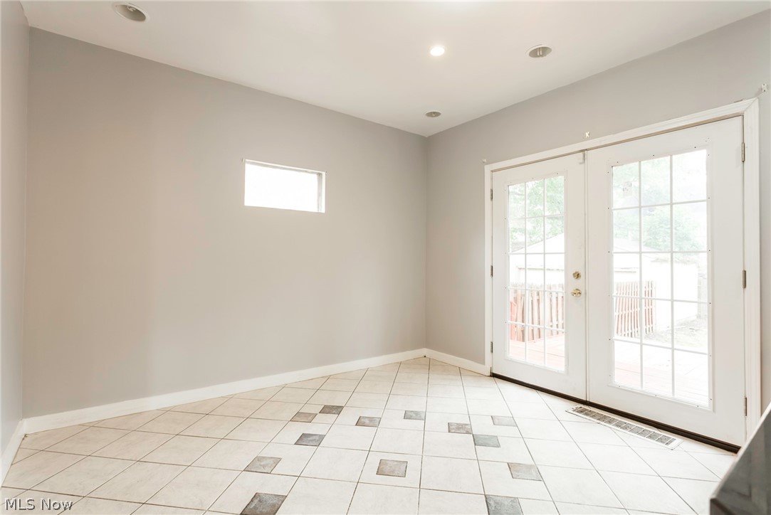 3419 Spangler Road Cleveland Heights, OH 44112 - Photo 8 of 35