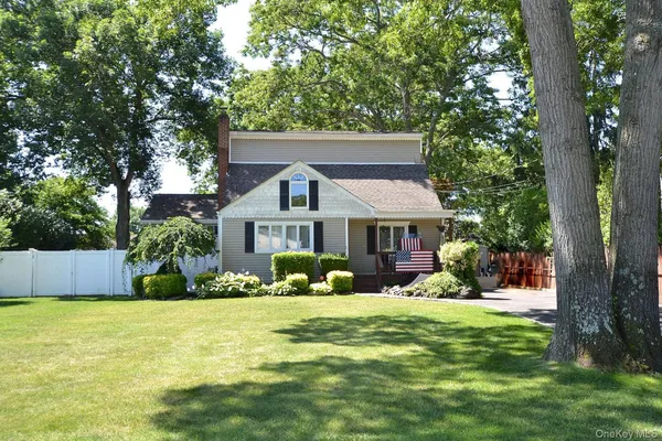 $780,000 | 82 Stahley Street, Brentwood, NY 11717