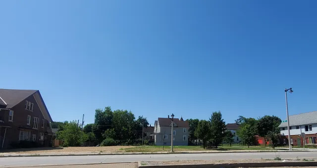 $67,387 | 2817 West North Avenue, Unit 2821, Milwaukee, WI 53208