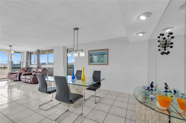 $650,000 | 3200 Collins Avenue, Unit 128, Miami Beach, FL 33140