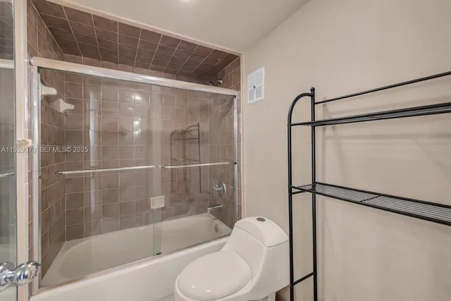 $650,000 | 3200 Collins Avenue, Unit 128, Miami Beach, FL 33140