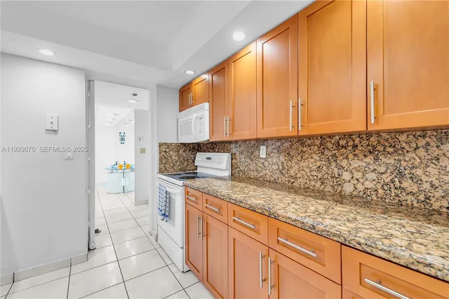 $650,000 | 3200 Collins Avenue, Unit 128, Miami Beach, FL 33140