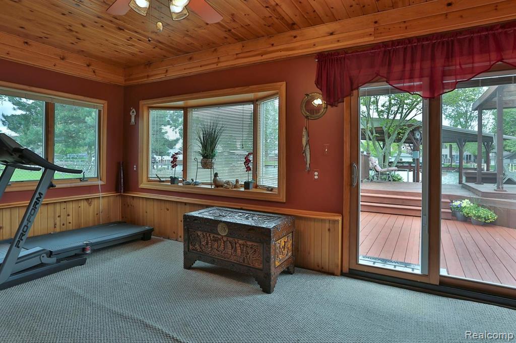 29445 South Gibraltar Road Gibraltar, MI 48173 - Photo 16 of 23