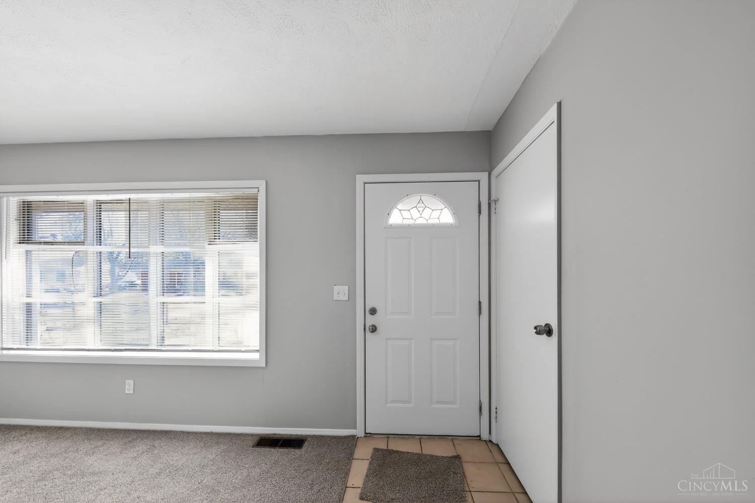 1854 Windmill Way Cincinnati, OH 45240 - Photo 2 of 33