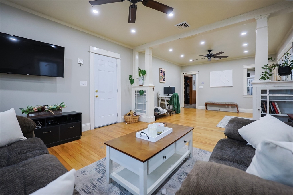 8 Enid Street Worcester, MA 01604 - Photo 3 of 41 Gallery Image 3