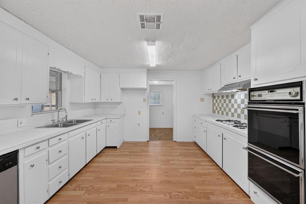 620 West Main Street Crowley, TX 76036 - Photo 6 of 33
