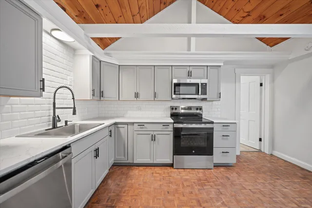 $399,000 | 5 Summer Street, Orono, ME 04473