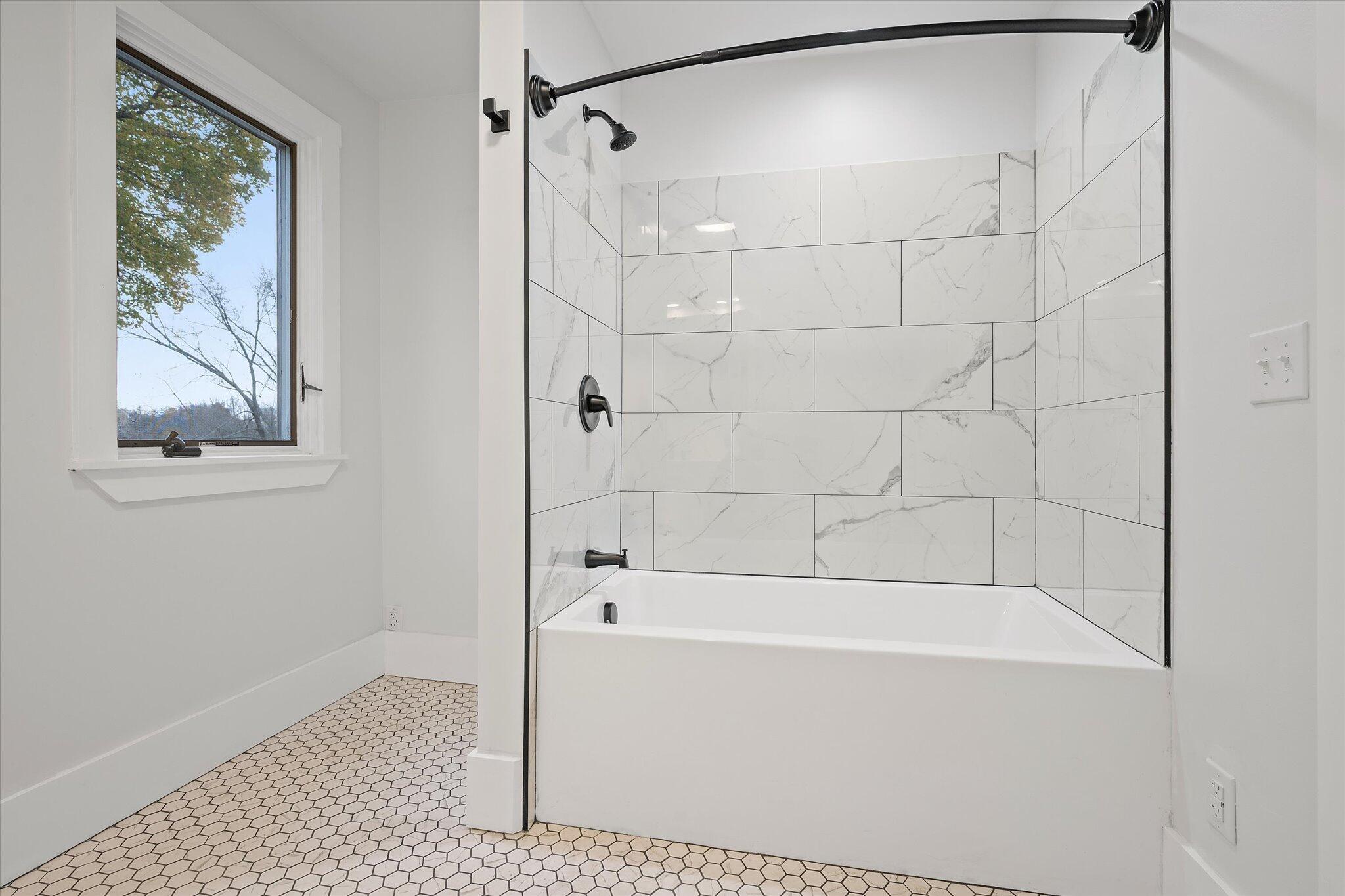 5 Summer Street Orono, ME 04473 - Photo 30 of 72 30-2nd Floor Bathroom