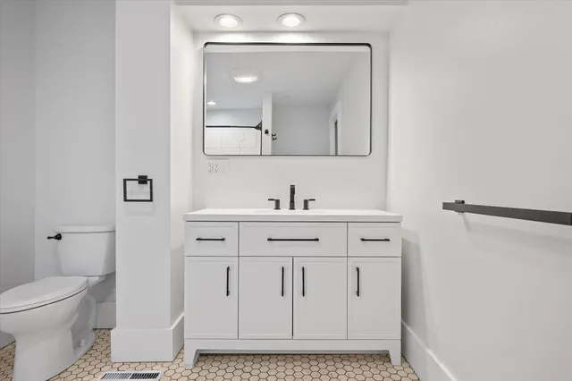 $399,000 | 5 Summer Street, Orono, ME 04473