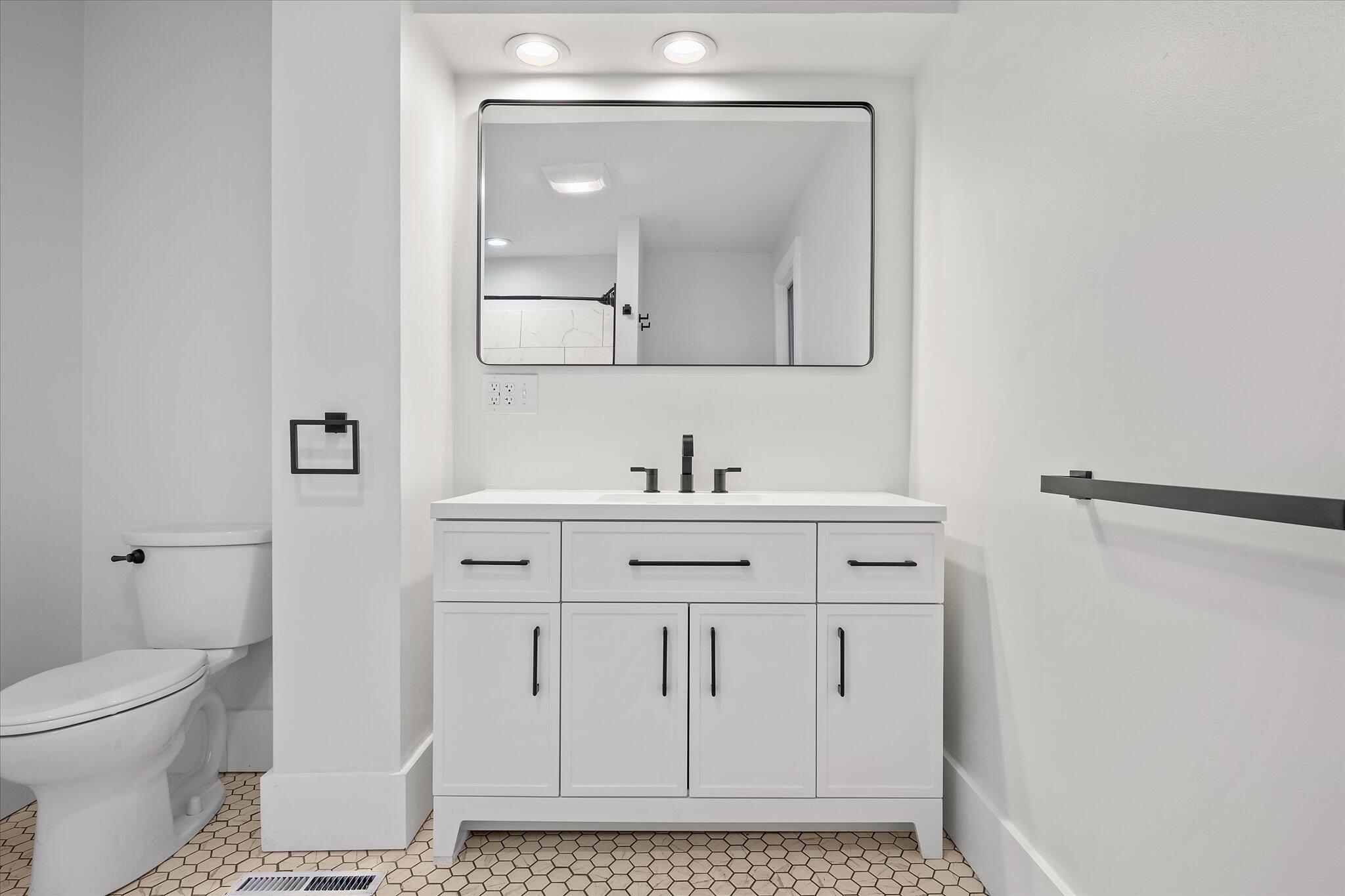 5 Summer Street Orono, ME 04473 - Photo 31 of 72 31-2nd Floor Bathroom