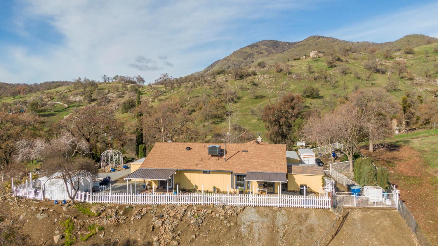 747 Winter Road Squaw Valley, CA 93675 - Photo 11 of 76 Gallery Image 11
