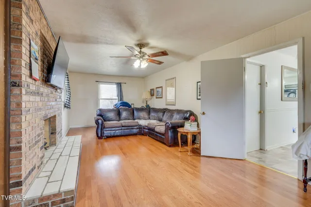 $299,999 | 1674 Gale Lane, Kingsport, TN 37660