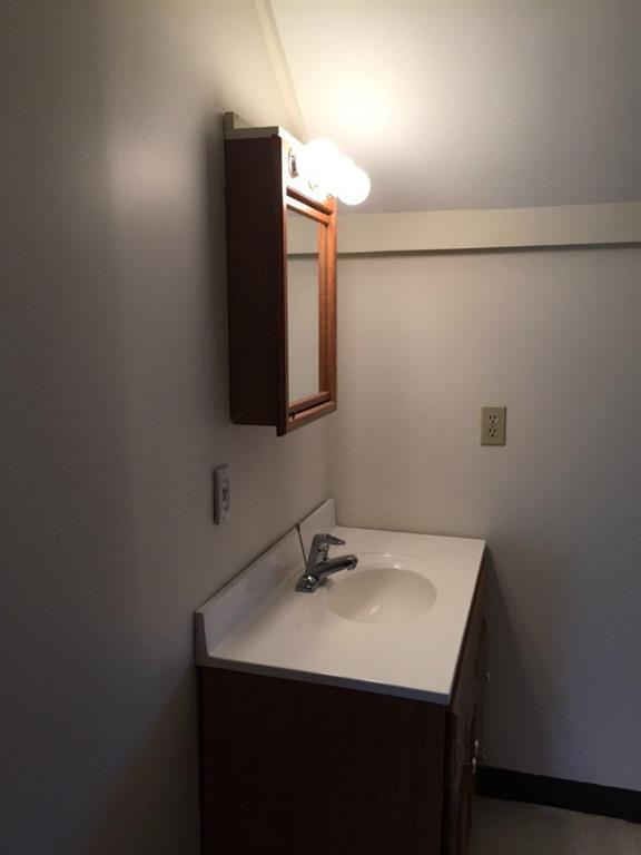 32 Main Street Castine, ME 04421 - Photo 11 of 16 Second floor full bath