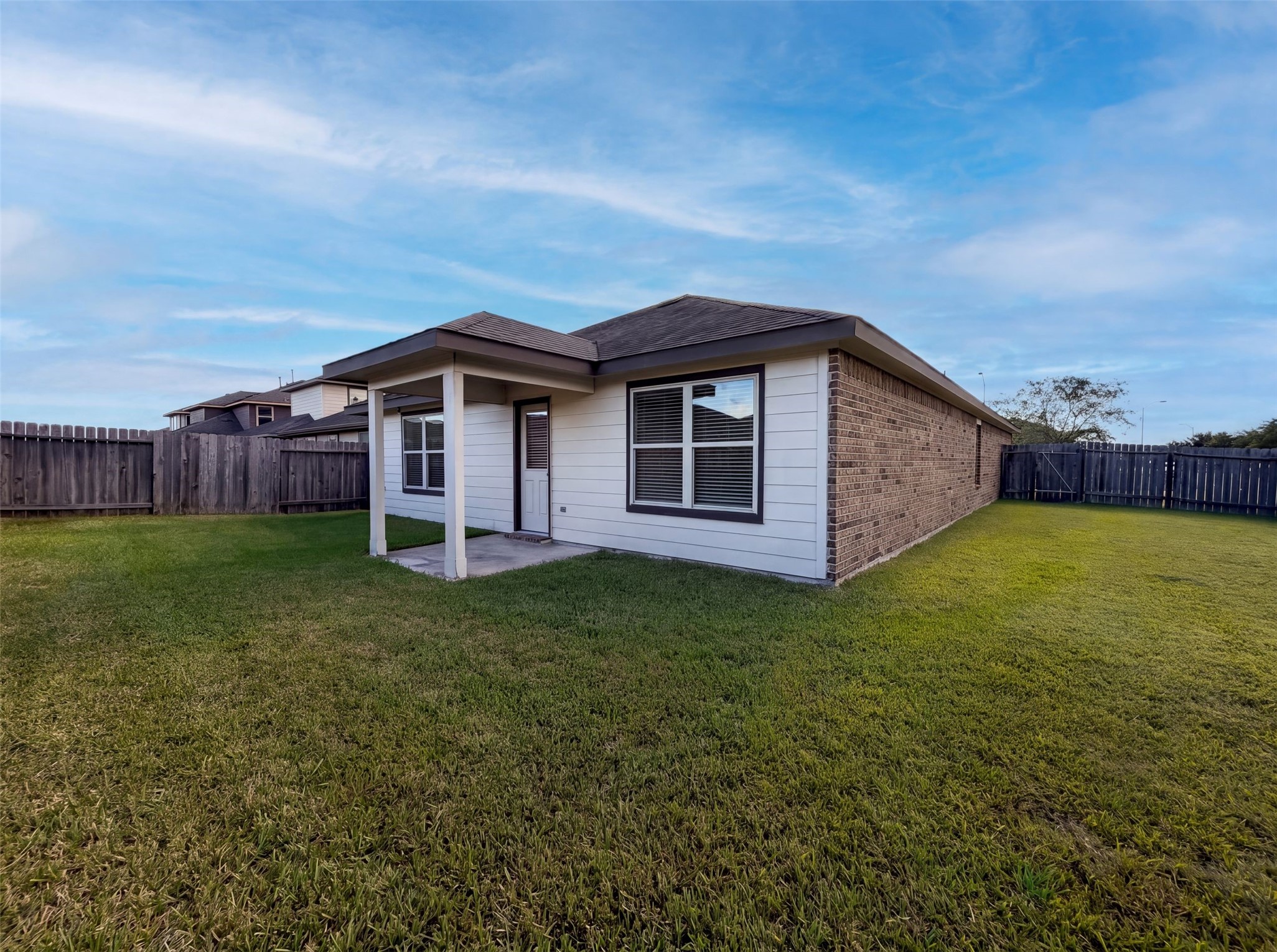 8126 Gambrel Way Rosharon, TX 77583 - Photo 5 of 15 Gallery Image 5