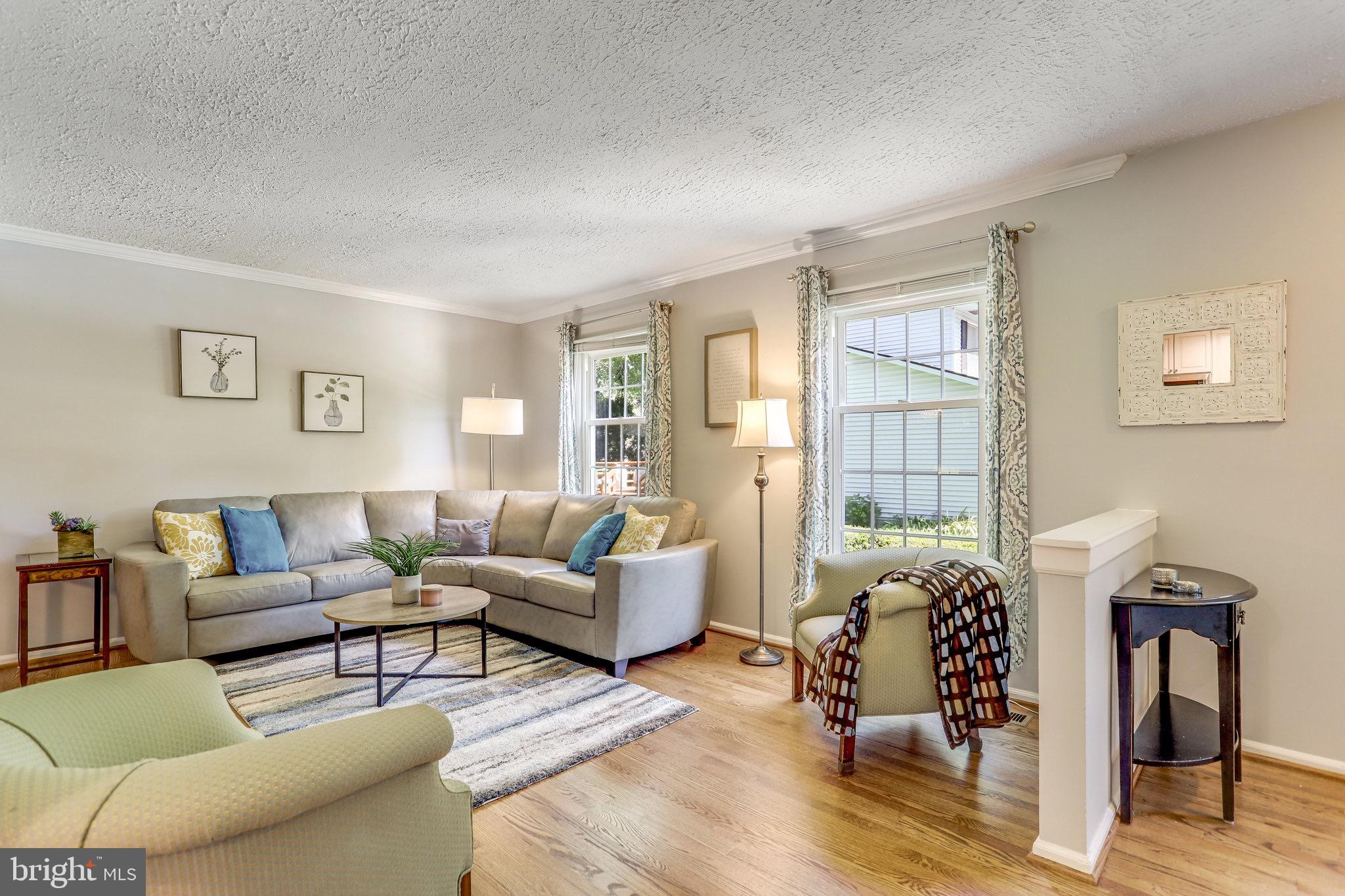 6103 Winter Park Drive Burke, VA 22015 - Photo 6 of 93 Living Room