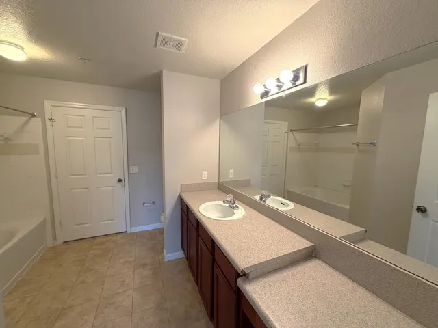 $1,975 | 2801 Chancellorsville Drive, Unit 232, Tallahassee, FL 32312