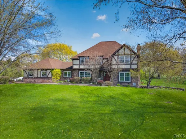 $824,900 | 5 Poinciana Drive, Pittsford, NY 14534