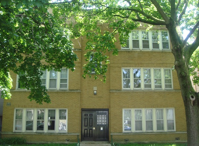 Undisclosed Address Chicago, IL 60614 - Photo 1 of 10 front view of a house
