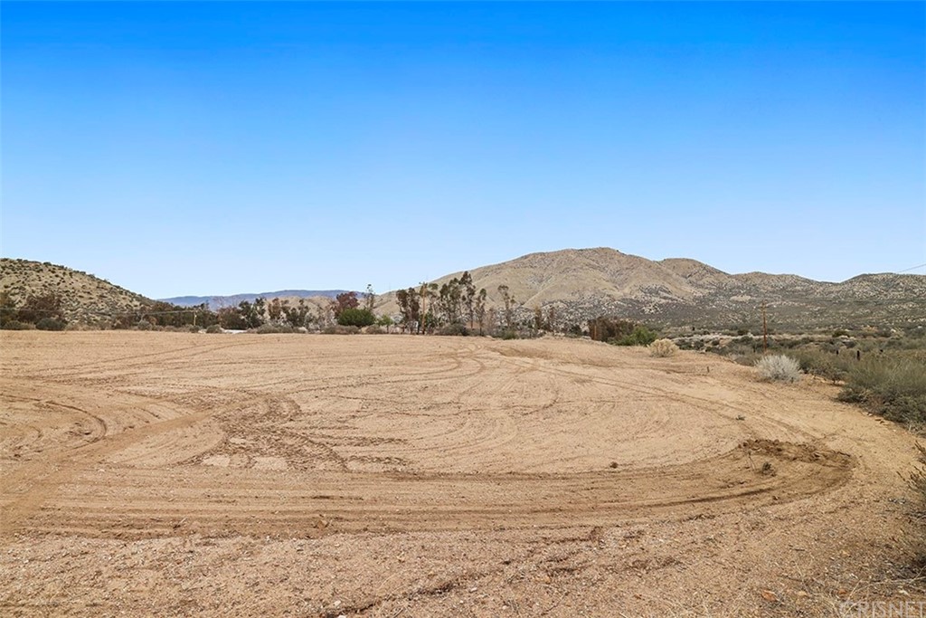 30231 Aliso Canyon Road Palmdale, CA 93550 - Photo 2 of 38 a view of lake