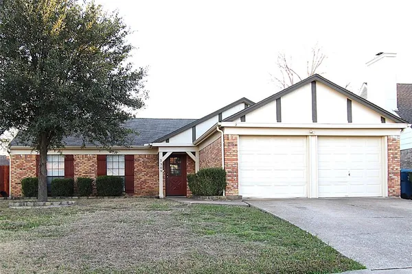 a view of a house with a yard and garage