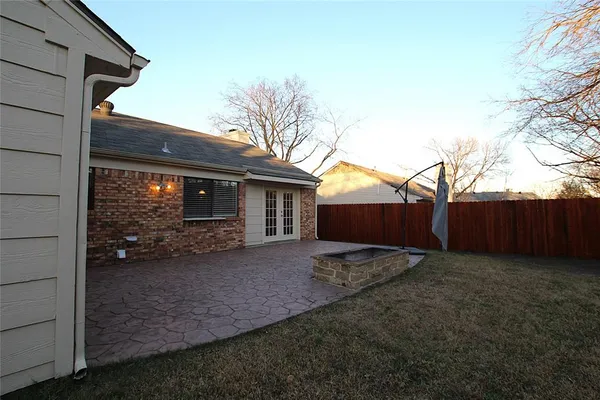 a view of backyard of house and entertaining space