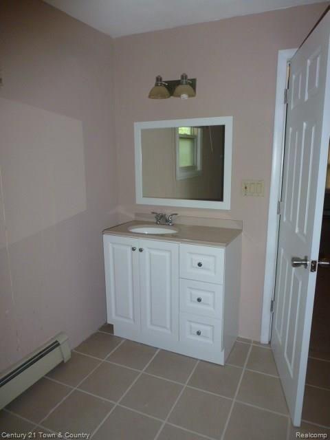 2324 Jones Road Waterford, MI 48327 - Photo 13 of 19 New Vanity in Master bath