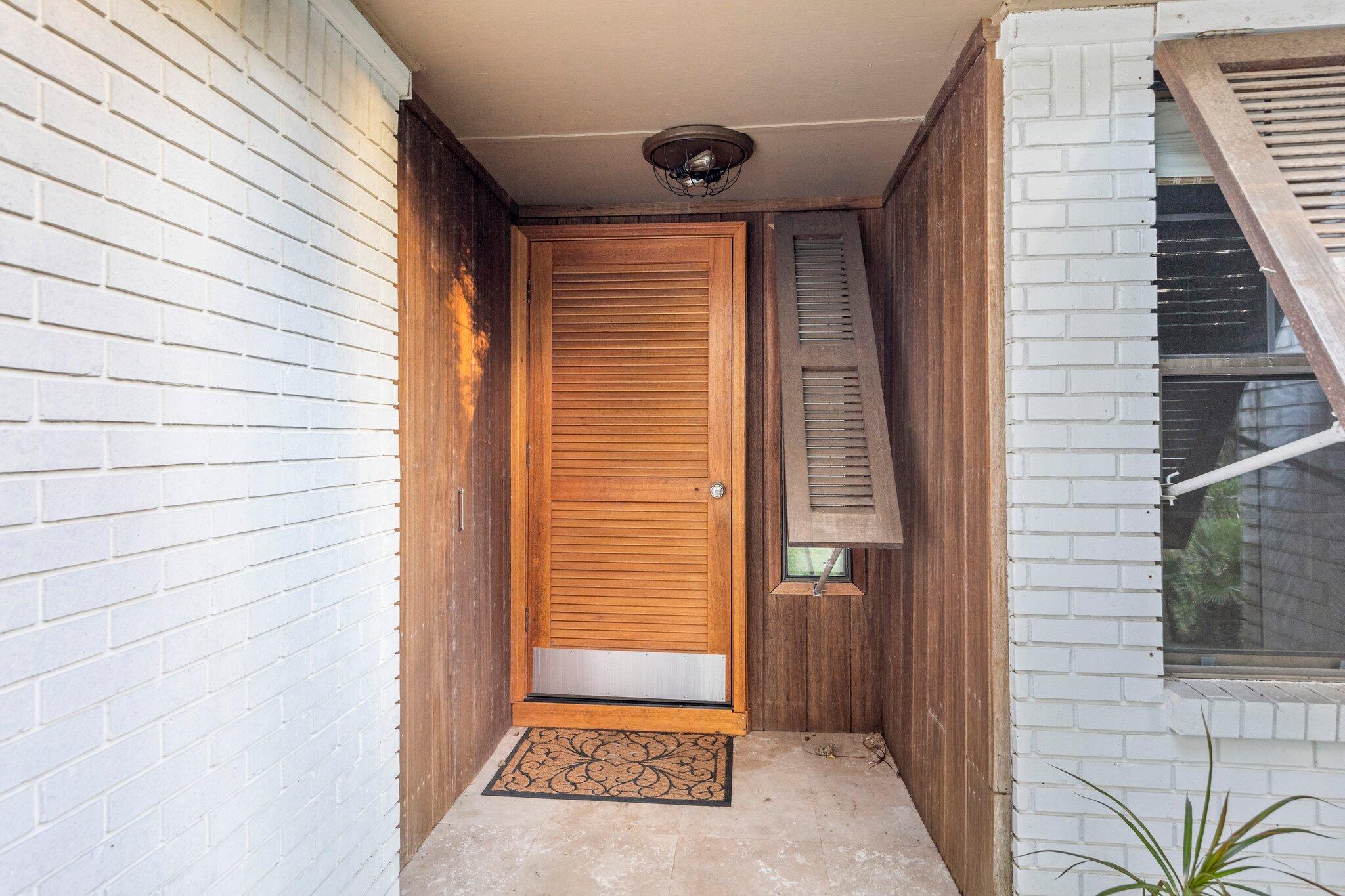 704 Main Street Destin, FL 32541 - Photo 49 of 59 a view of an entryway