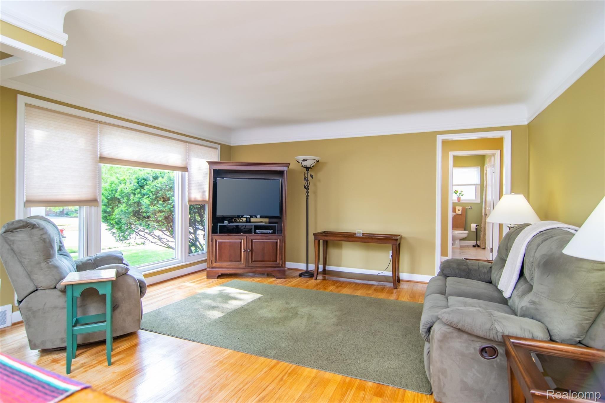19067 Norwich Road Livonia, MI 48152 - Photo 2 of 24 _DSC0106-Edit.jpg
