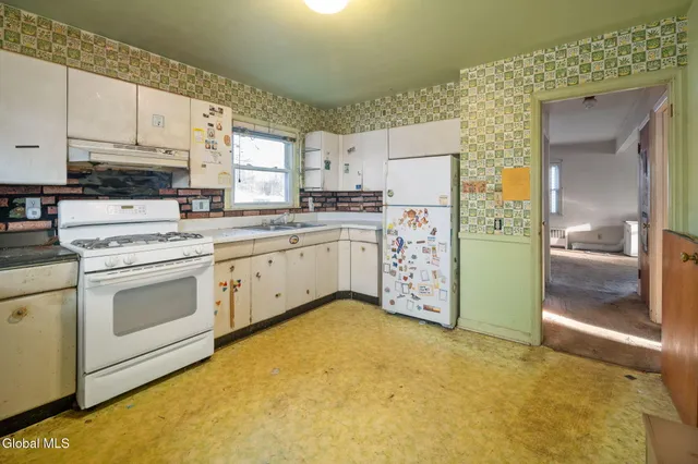 $250,000 | 829 Troy-Schenectady Road, Colonie, NY 12110