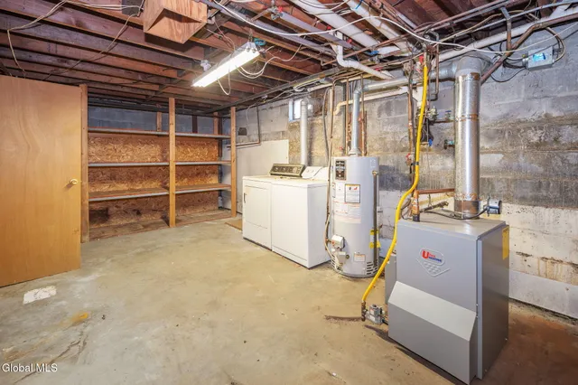 $250,000 | 829 Troy-Schenectady Road, Colonie, NY 12110