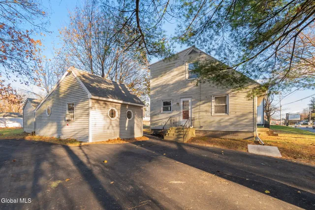 $250,000 | 829 Troy-Schenectady Road, Colonie, NY 12110