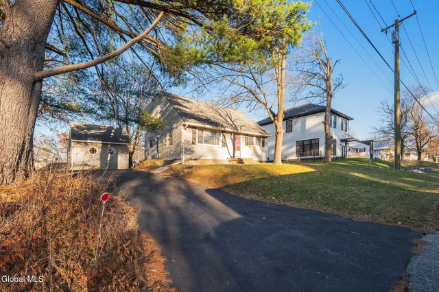 $250,000 | 829 Troy-Schenectady Road, Colonie, NY 12110