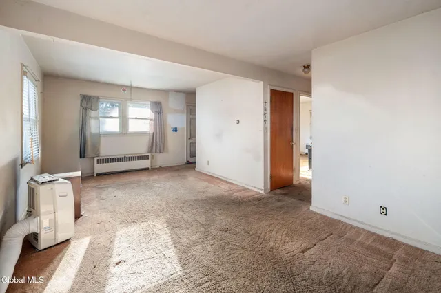 $250,000 | 829 Troy-Schenectady Road, Colonie, NY 12110