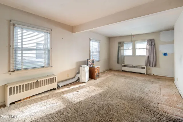 $250,000 | 829 Troy-Schenectady Road, Colonie, NY 12110