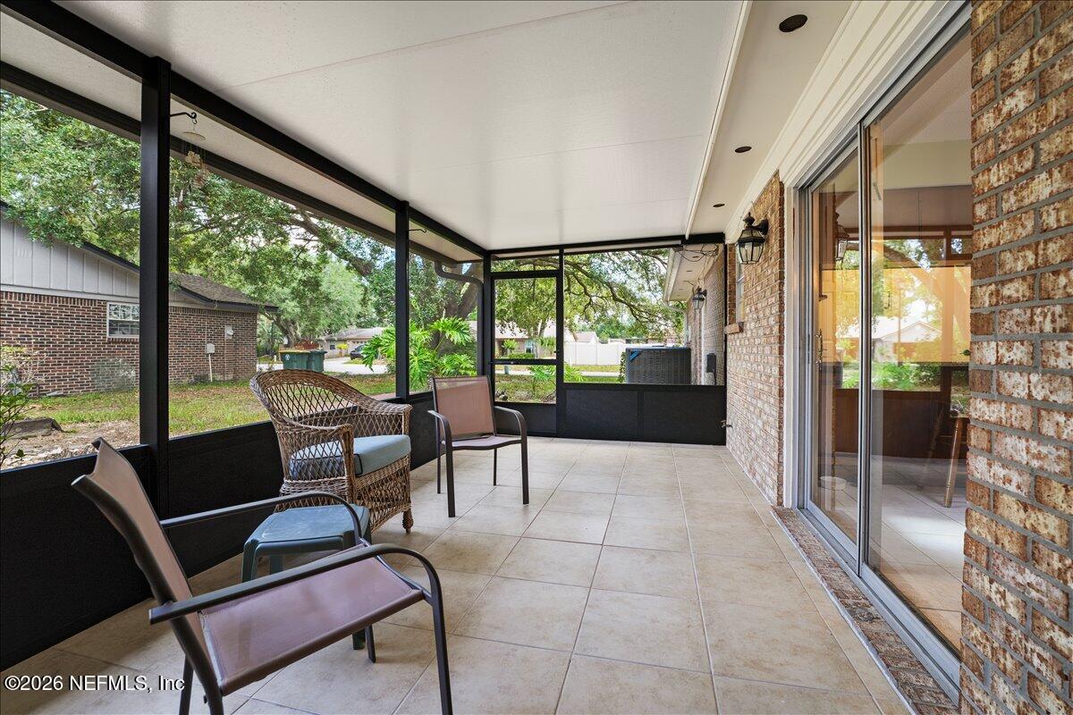 11534 North Ride Circle East Jacksonville, FL 32223 - Photo 4 of 32 27-7RV00268