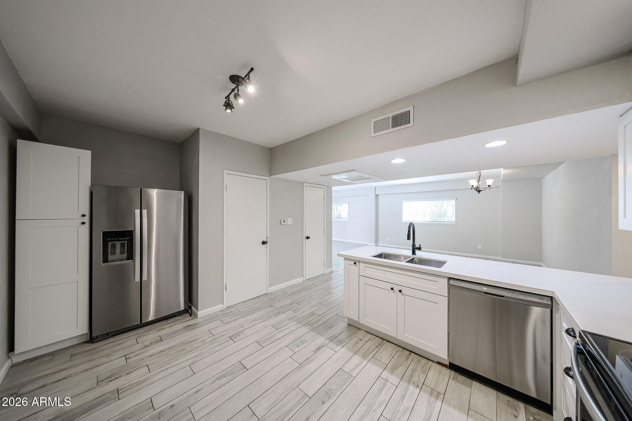 351 East Thomas Road, Unit D201 Phoenix, AZ 85012 - Photo 18 of 43